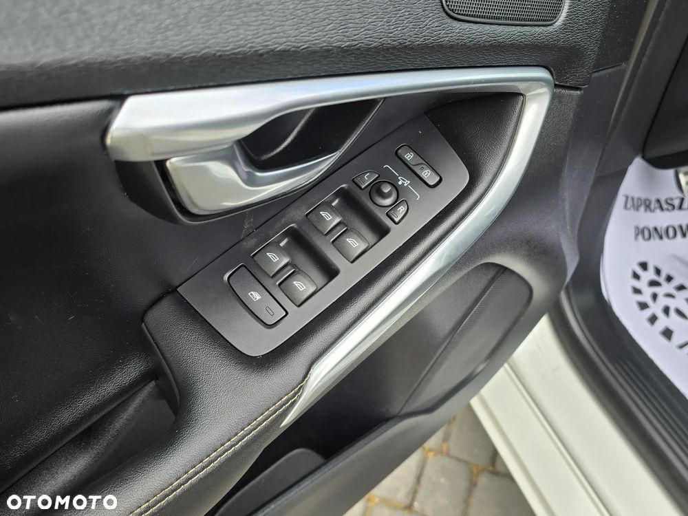 Volvo V40 D2 R Design - 25