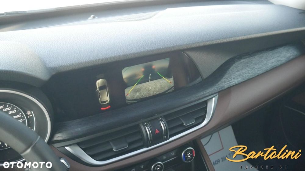 Alfa Romeo Stelvio - 10