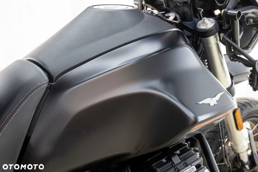 Moto Guzzi V85 - 23
