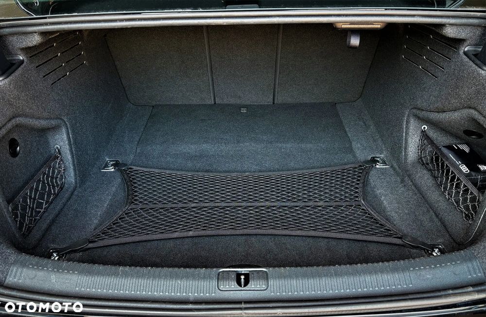 Audi A4 Limousine 40 TFSI design - 13