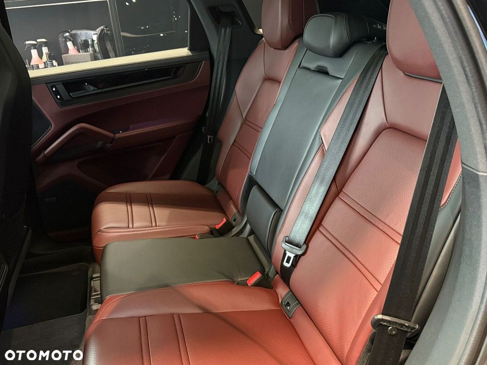 Porsche Cayenne - 30