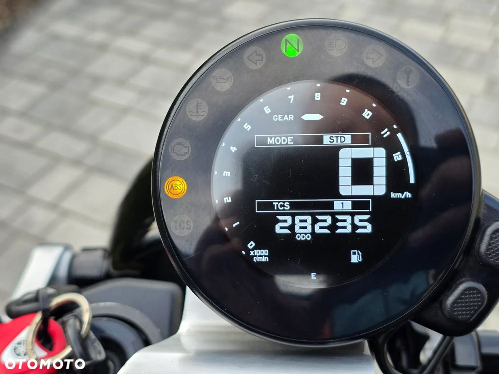 Yamaha XSR - 16