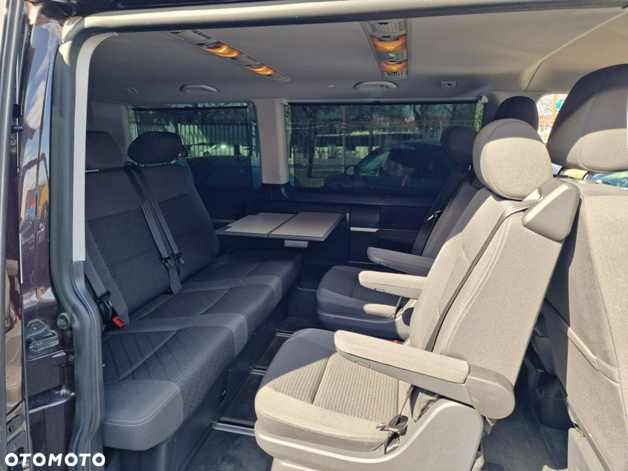 Volkswagen Multivan - 32