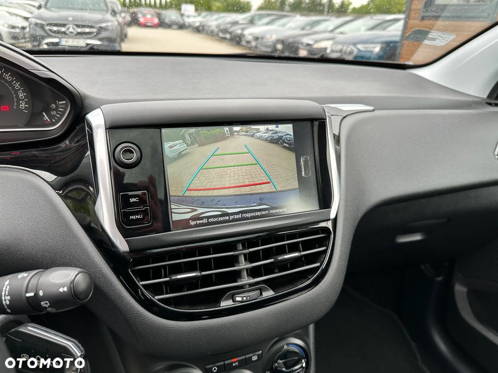 Peugeot 208 - 14