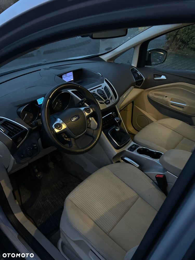 Ford Grand C-MAX - 17