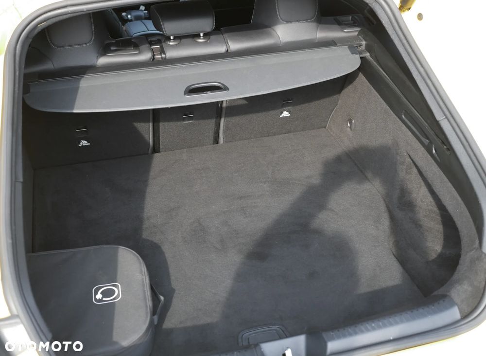 Mercedes-Benz CLA 250 e 8G-DCT AMG Line - 27