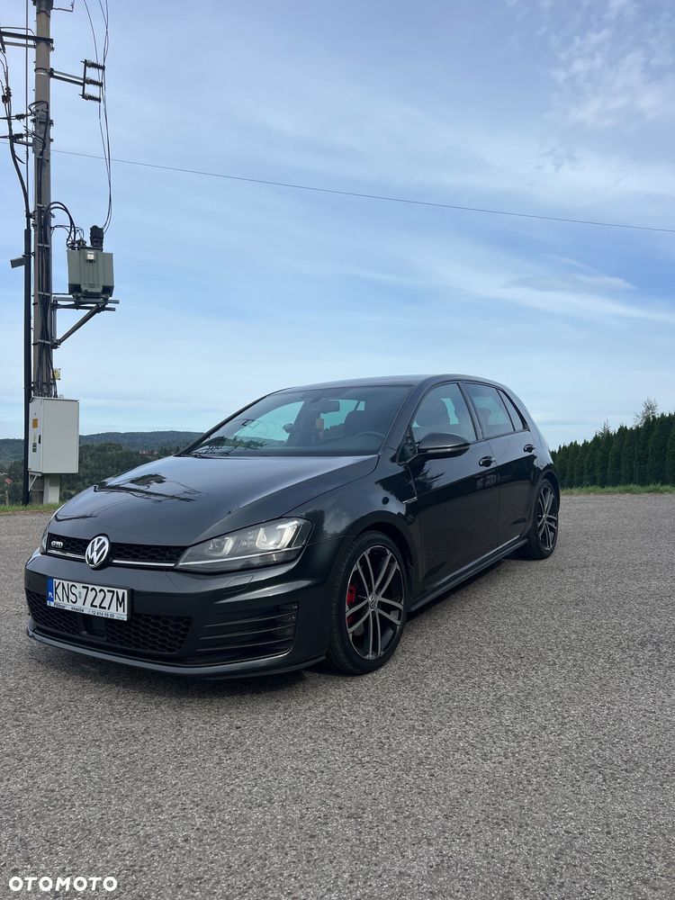 Volkswagen Golf - 1