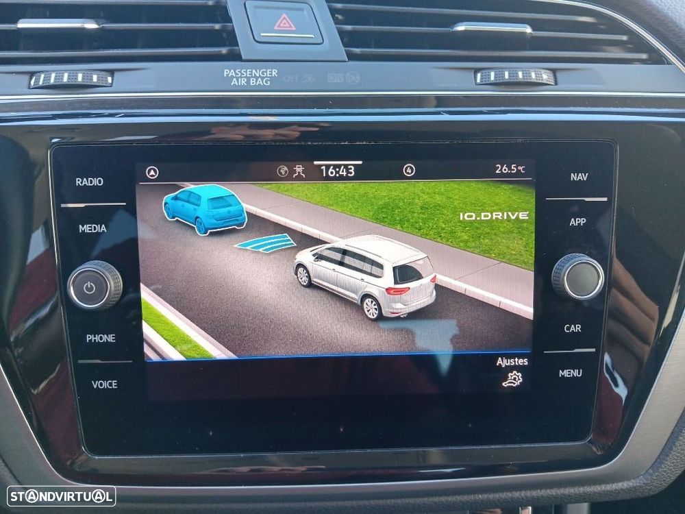 VW Touran 2.0 TDI Confortline - 23