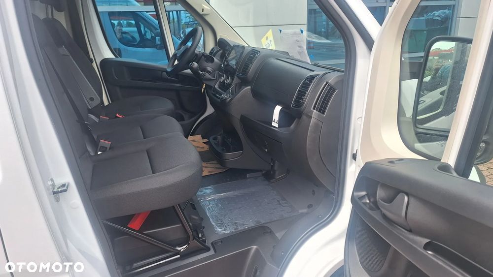 Peugeot Boxer Furgon L3H2 3.3T Diesel 2.2 140 KM Manual - 8