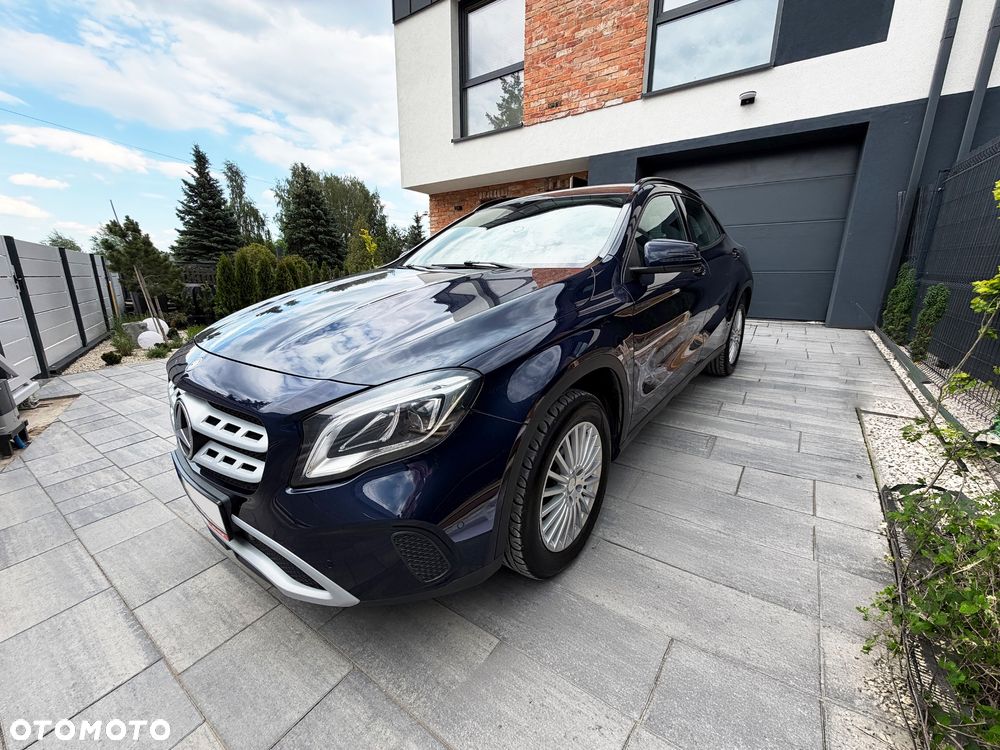 Mercedes-Benz GLA 200 - 1