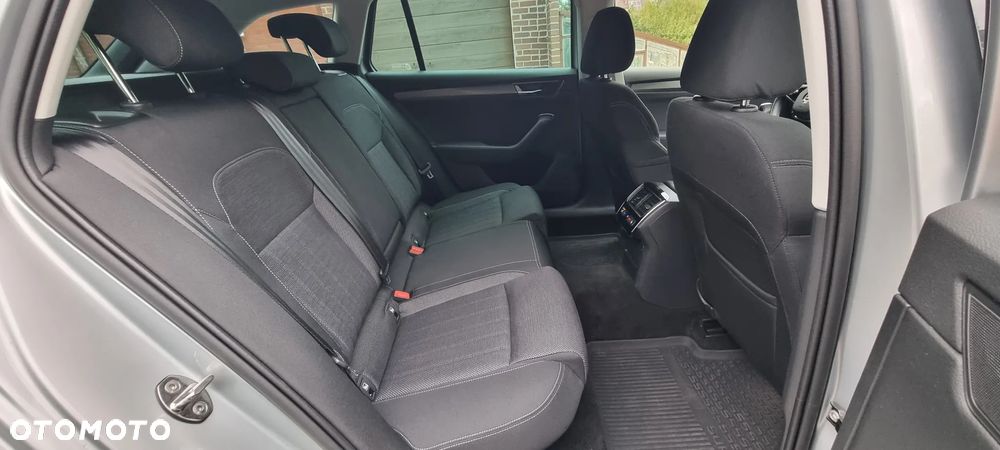 Skoda Superb 2.0 TDI SCR Style DSG - 29