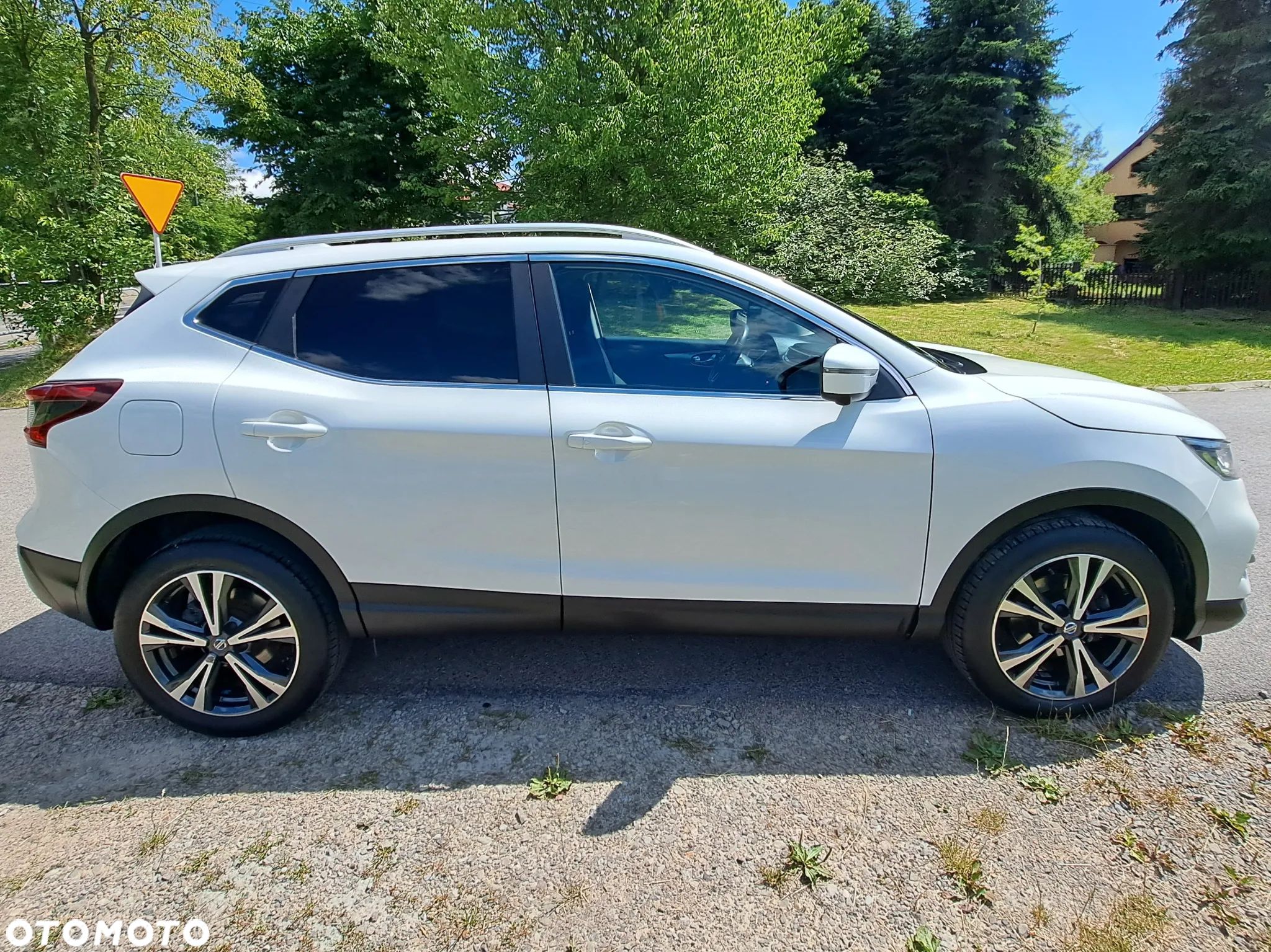 Nissan Qashqai 1.2 DIG-T N-Connecta Xtronic EU6 - 1