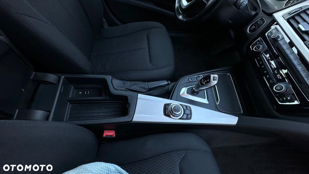 BMW Seria 3 320d Luxury Line - 15