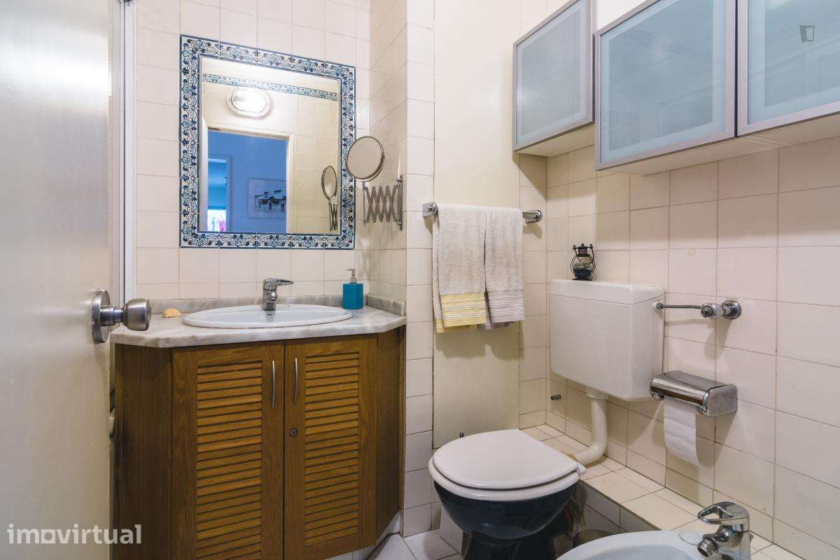 Quarto - localizado em Algés Lisbon - Grande imagem: 2/50