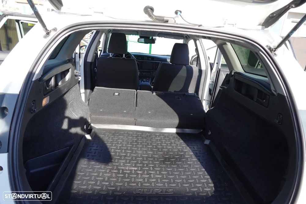 Toyota Auris Touring Sports 1.8 HSD Freestyle - 15