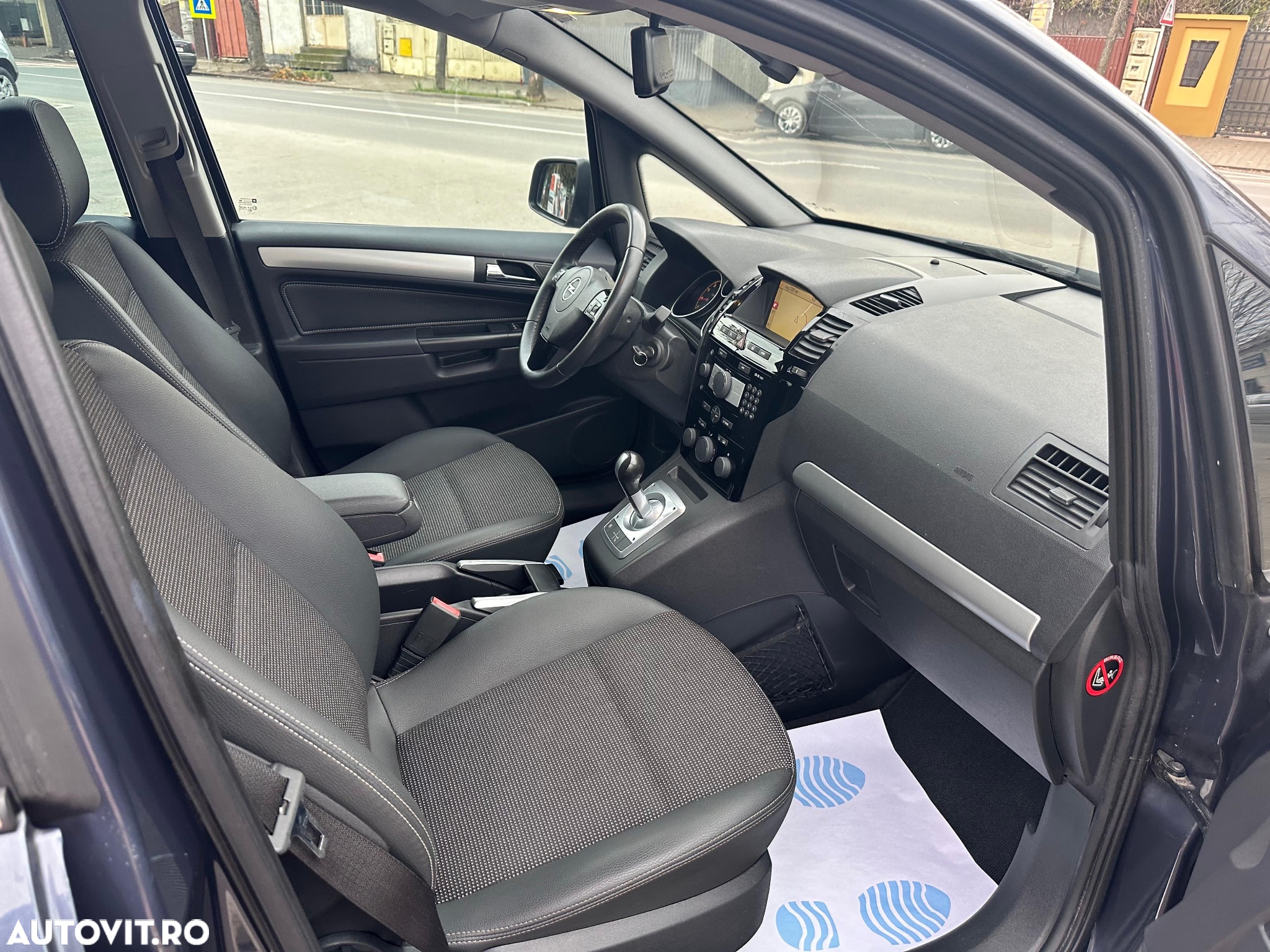 Opel Zafira 1.8 Cosmo Easytronic - 11