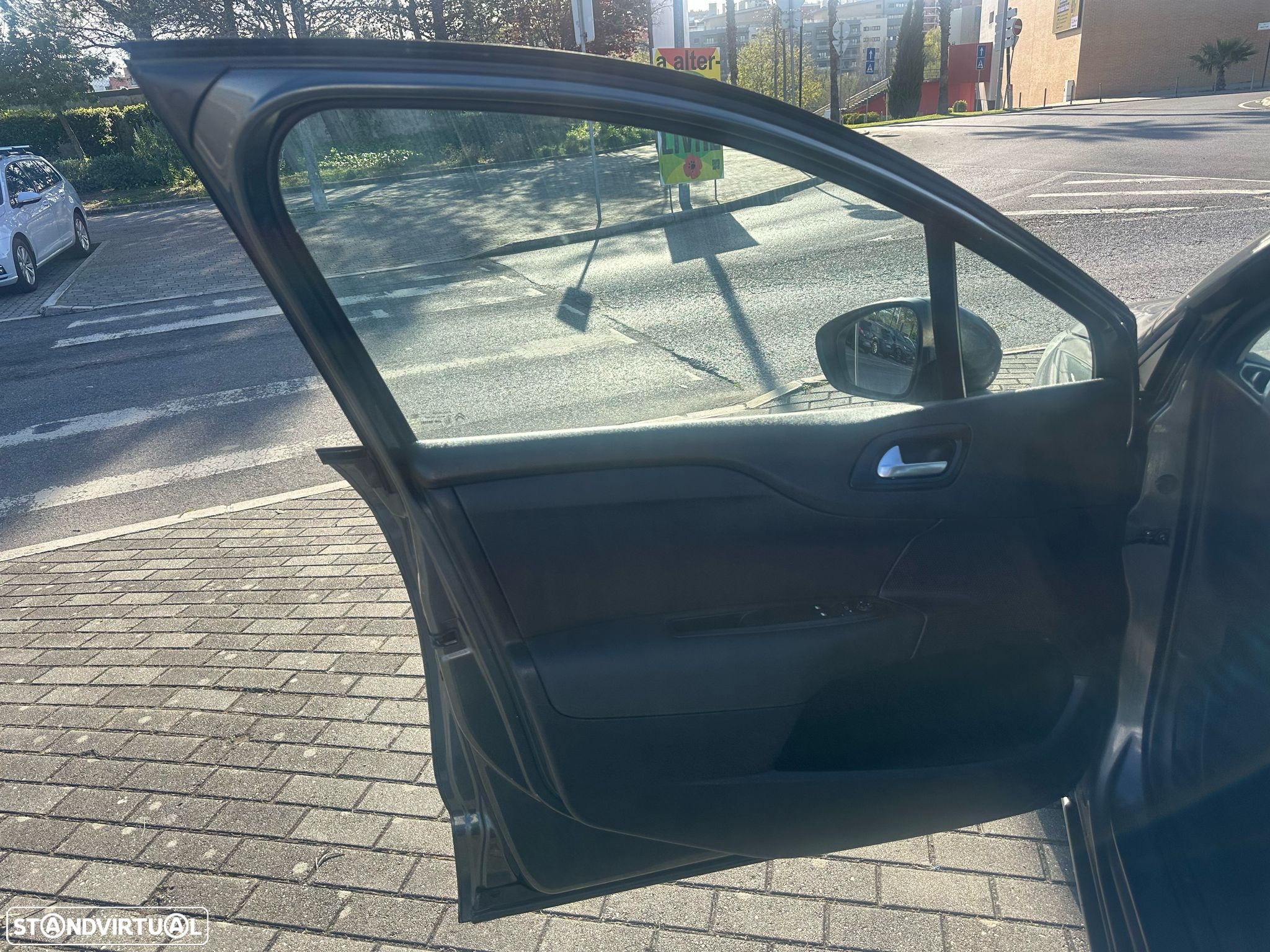 Citroën C4 1.6 HDi Attraction - 19