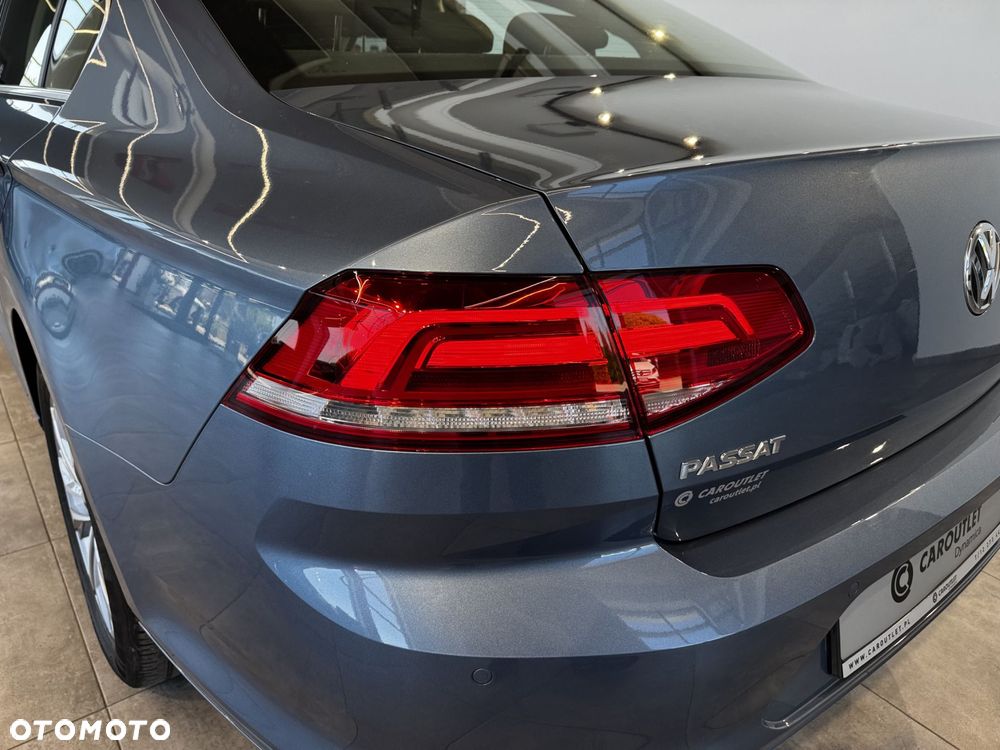 Volkswagen Passat - 12