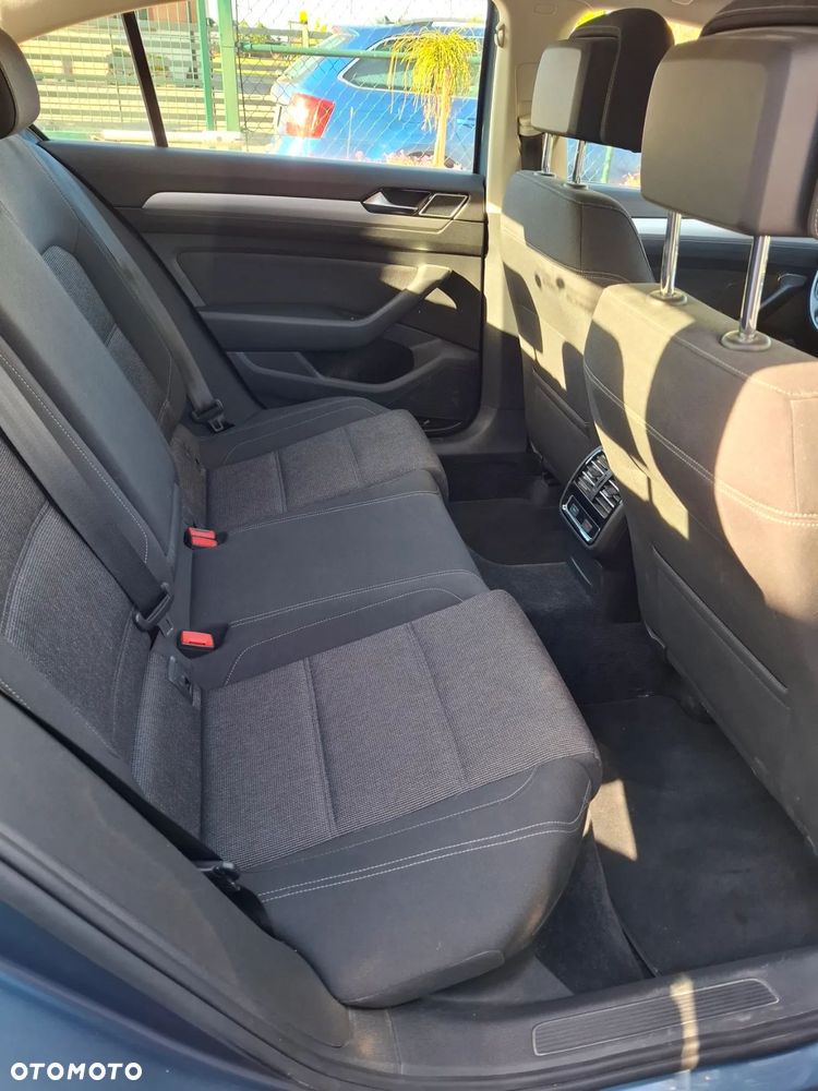 Volkswagen Passat - 8