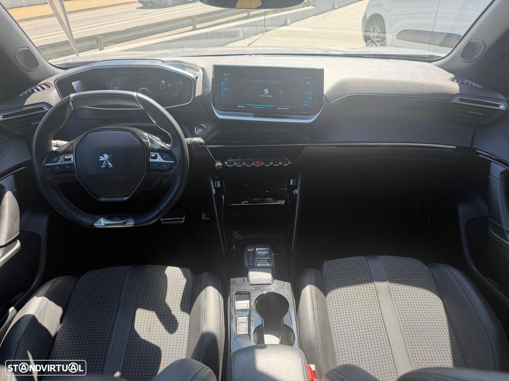 Peugeot 2008 - 11