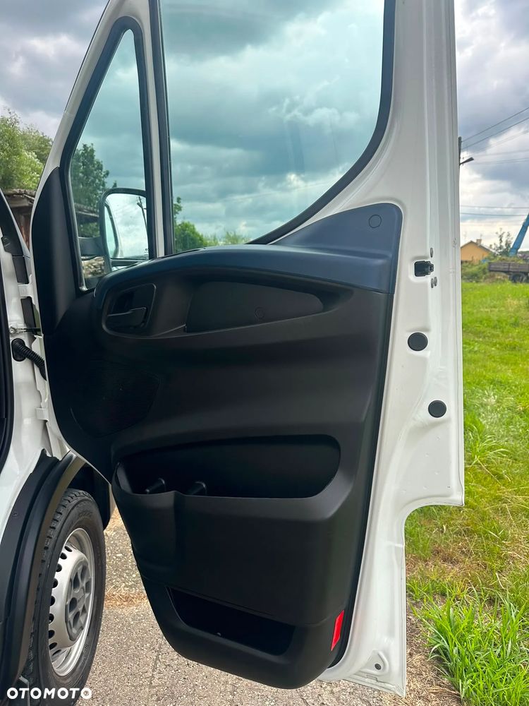 Iveco Daily 35-160 KONTENER+WINDA (udźwig 750kg) 2.3 diesel 156 kM automat 2021 DRZWI W KONTENERZE Z OBU STRON, WEBASTO, KAMERA COFANIA! - 30