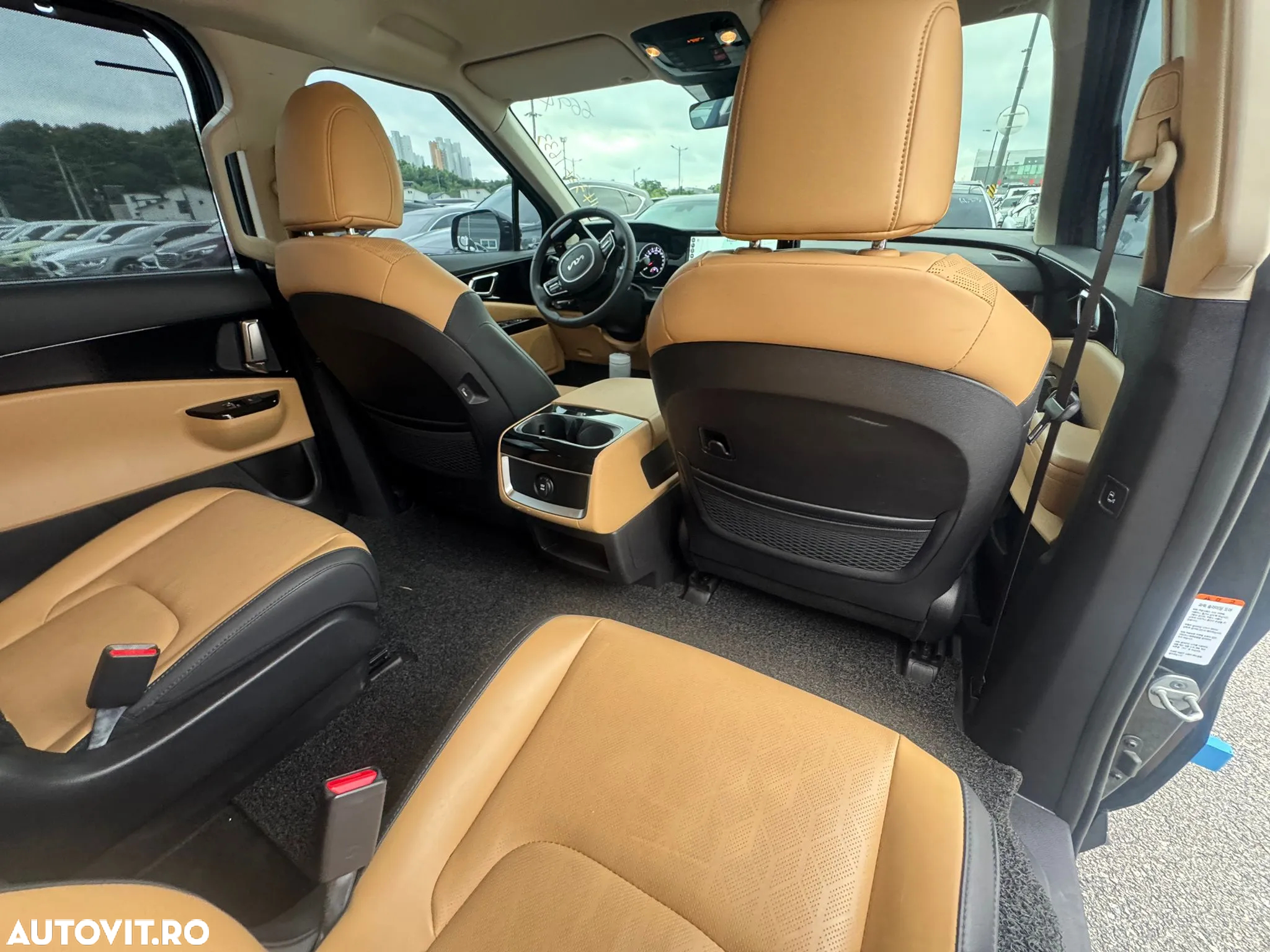 Kia Carnival - 9