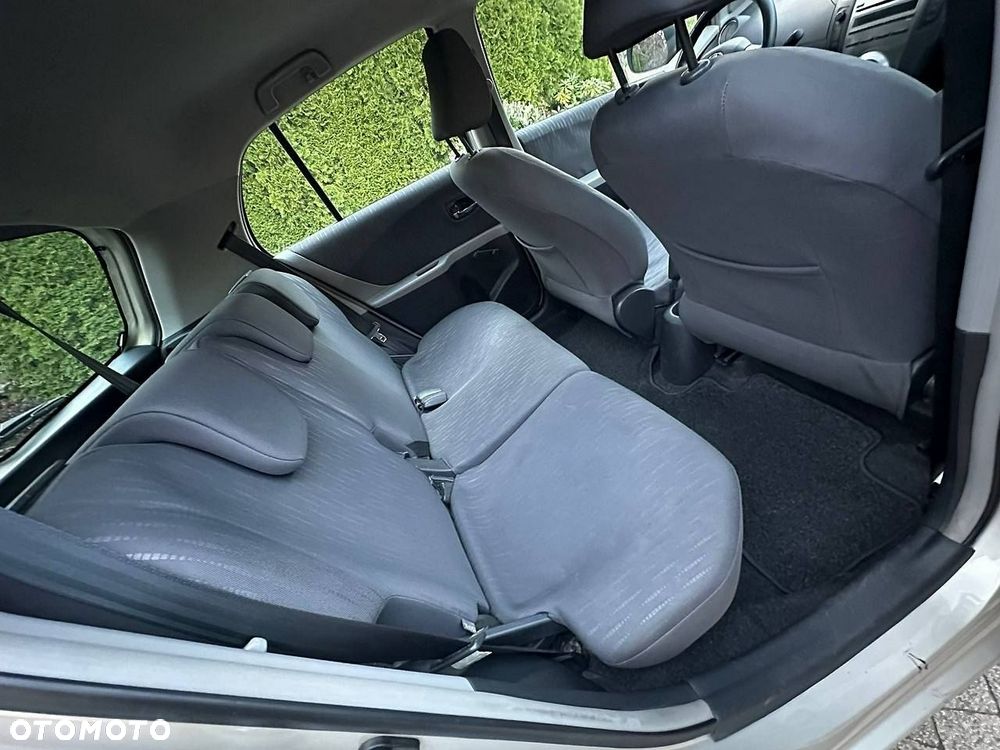 Toyota Yaris - 10