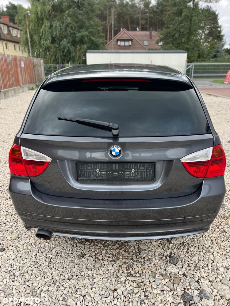 BMW Seria 3 318i Touring - 7