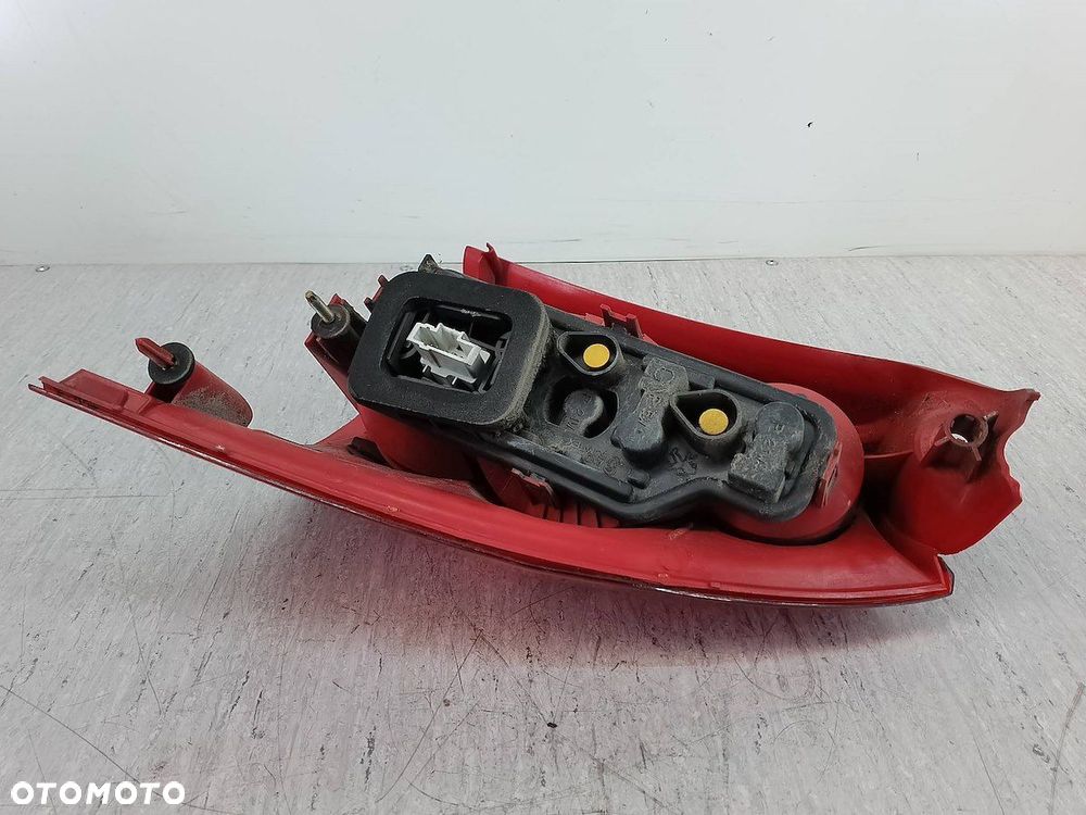LAMPA TYLNA LEWA PEUGEOT 307 SW 557686A KOMBI - 4