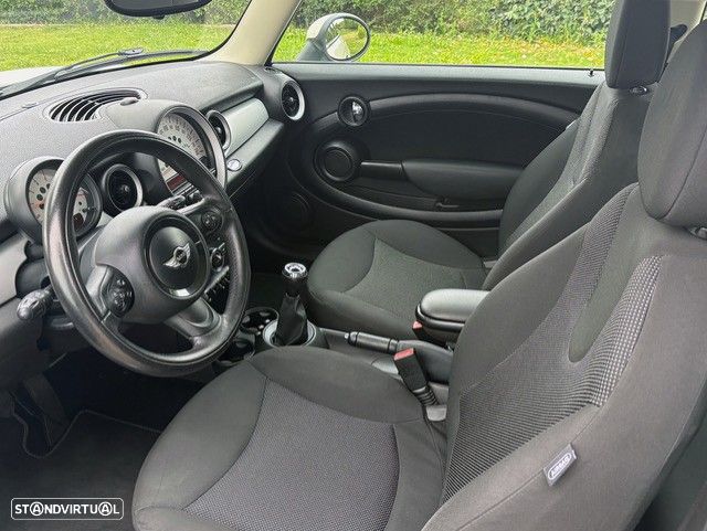 MINI 3 Portas One D - 7