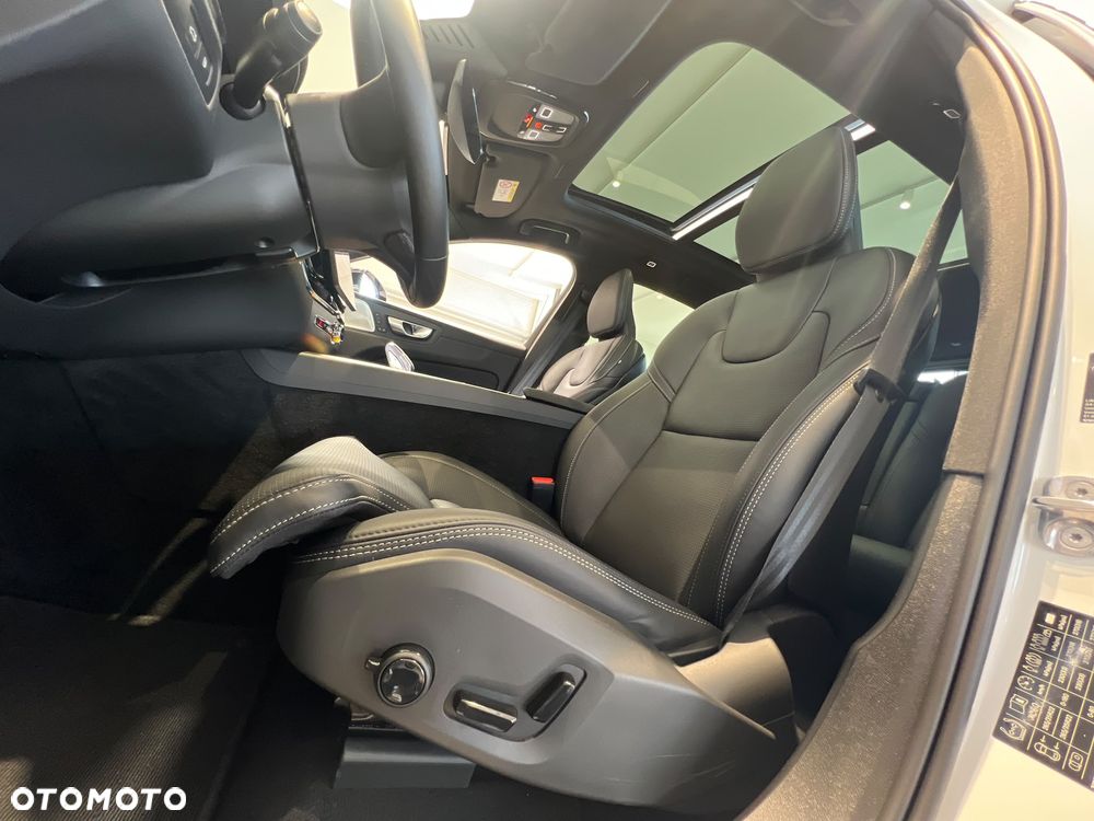 Volvo XC 60 T8 Plug-In Hybrid AWD Plus Black Edition - 17