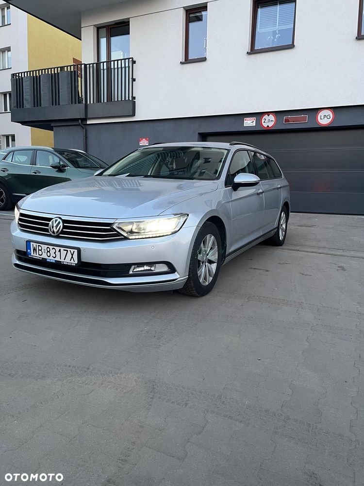 Volkswagen Passat - 1