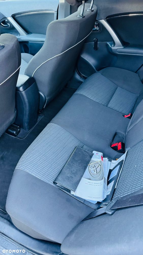 Toyota Avensis 1.6 Comfort - 23
