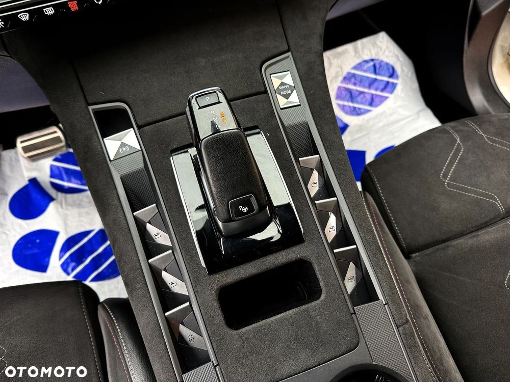 DS Automobiles DS 7 Crossback 1.6 PureTech Performance Line + - 31