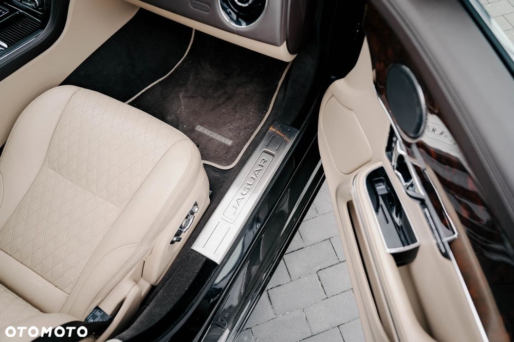 Jaguar XJ 3.0 T LWB AWD Portfolio - 26