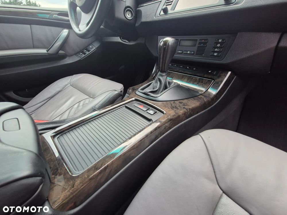 BMW X5 4.4i - 26