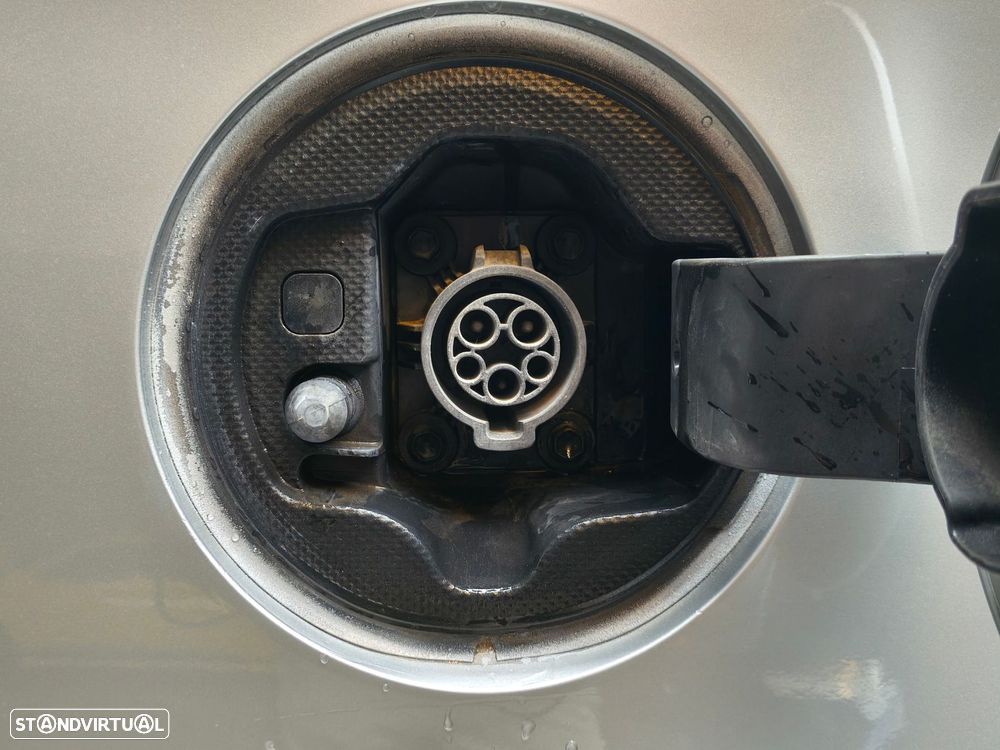 Toyota Prius 1.8 Plug-In Luxury+Pele - 24