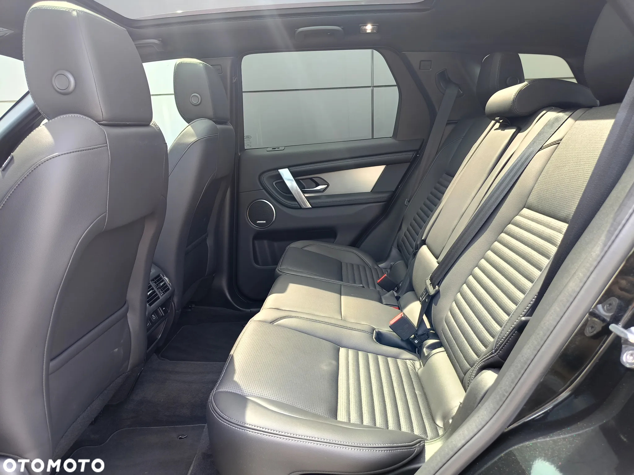 Land Rover Discovery Sport 2.0 D180 R-Dynamic SE - 32