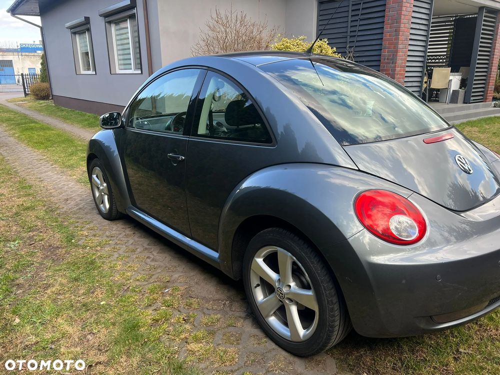 Volkswagen New Beetle 1.6 - 4