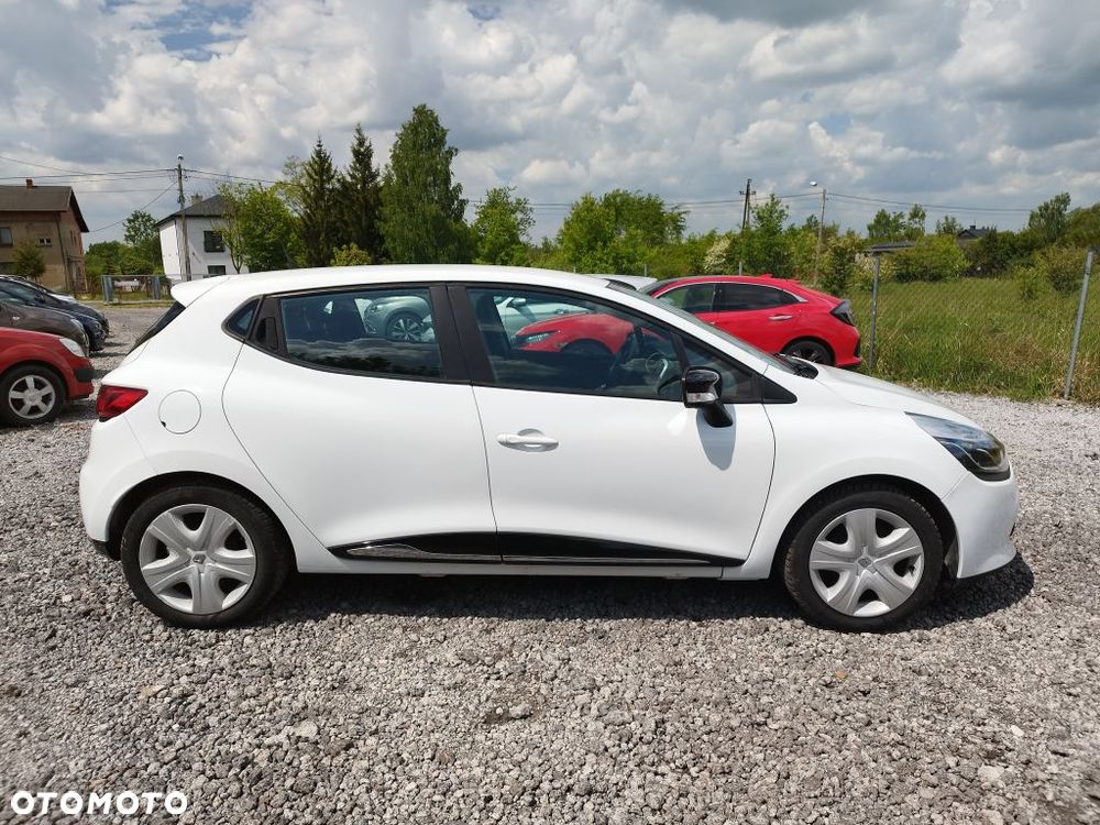 Renault Clio 1.2 16V 75 LIMITED - 8