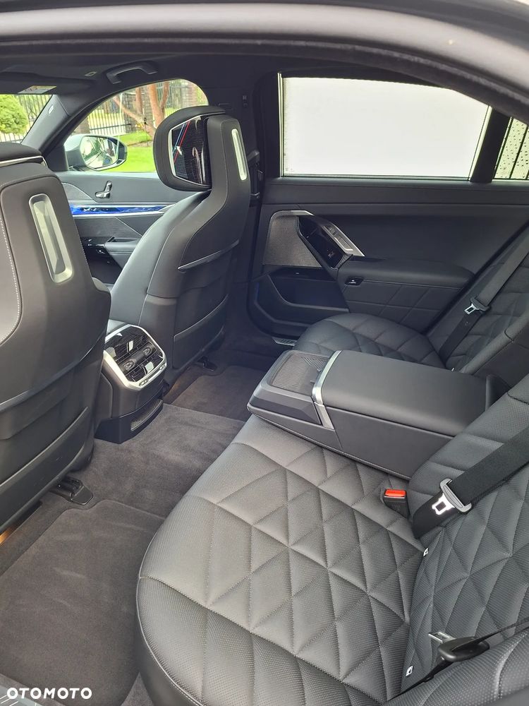 BMW Seria 7 - 11