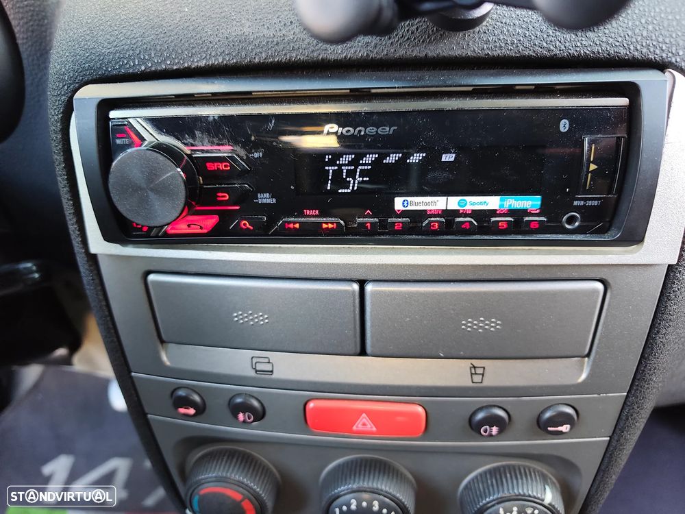 Alfa Romeo 147 1.9 JTD 16V Progression - 14