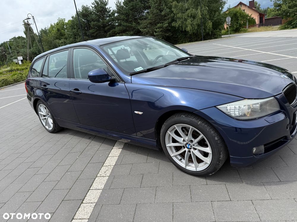BMW Seria 3 318d DPF Touring Edition Lifestyle - 17