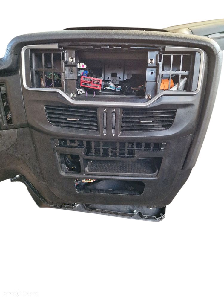 Konsola Deska Rozdzielcza Kokpit Iveco S-WAY - 4