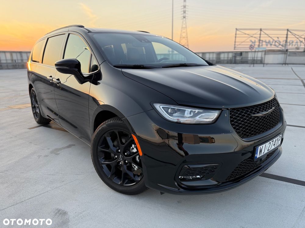 Chrysler Pacifica - 1