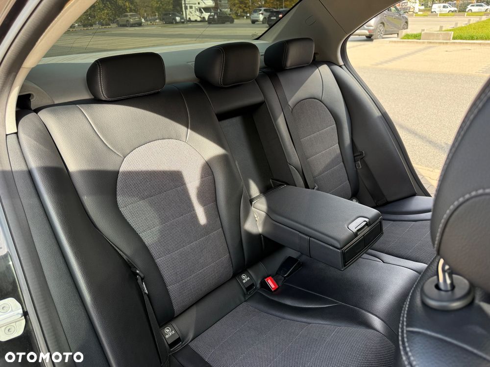 Mercedes-Benz Klasa C 220 CDI BlueEff 4-Matic Avantgarde - 17