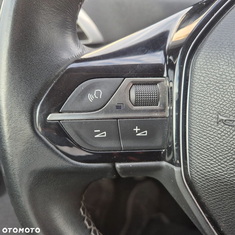 Peugeot 3008 PureTech 130 Stop & Start GPF Allure - 21