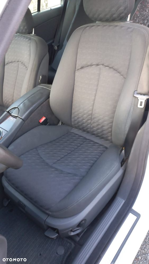 Mercedes-Benz Klasa E 240 4Matic Avantgarde - 13