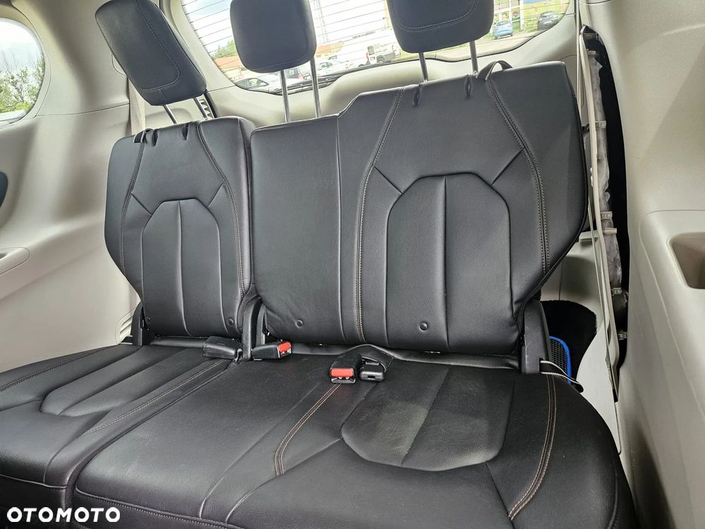 Chrysler Pacifica - 8