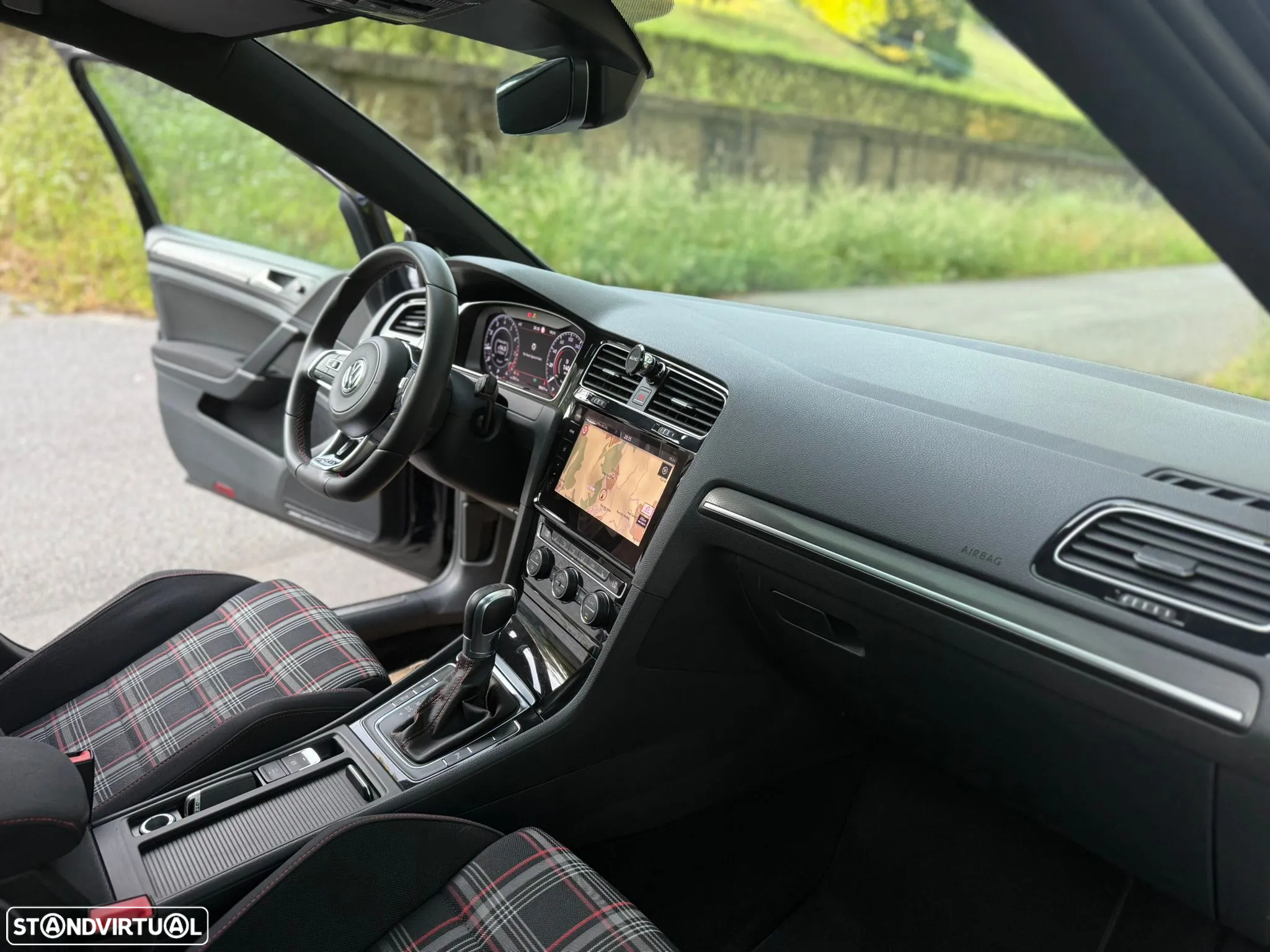 VW Golf 2.0 TSI GTI DSG - 23